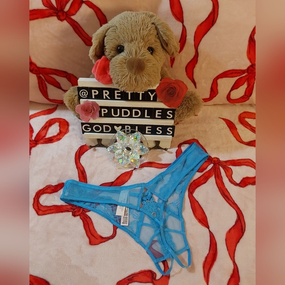 💙 VS Very Sexy Rose Lace & Grommet Crotchless Thong Panty 💙 - Picture 6 of 16